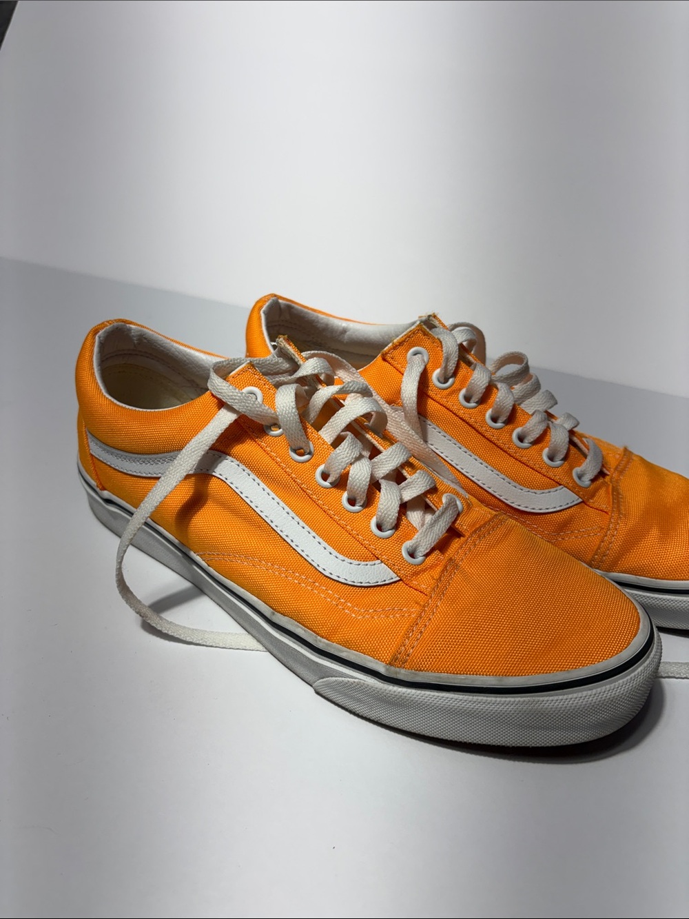 Vans Old Skool Low-Top Sneakers in Neon Orange and White - Picture 2 of 5